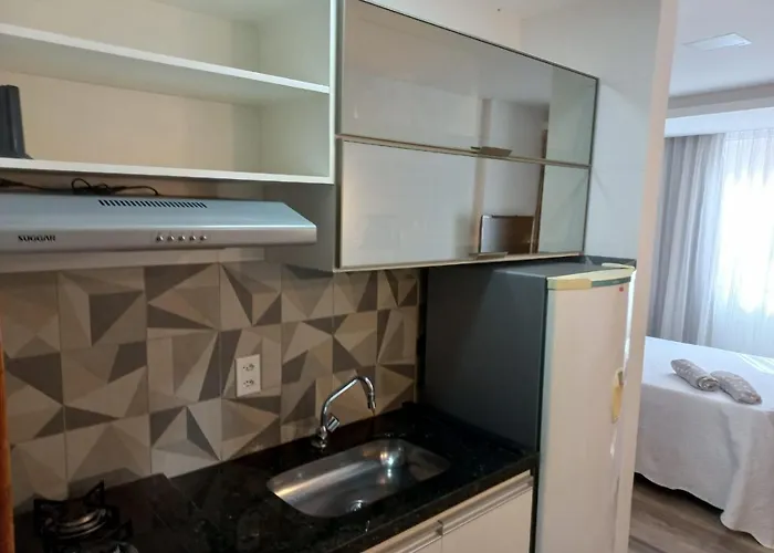 Flat Beverly Hills 401B